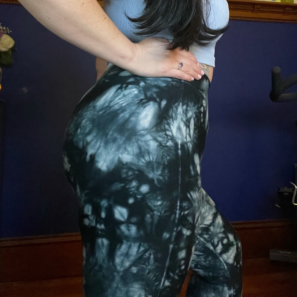 Torrid 00 Tie Dye Fleece Lined Leggings